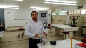 مخترع مكسيكي يصمم جهازاً يستخدم البول لتسخين المياه و الطبخ و توليد الأكسجين