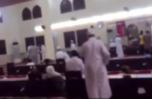 بالفيديو .. وفاة إمام مسجد سعودي في المحراب عقب انتهائه من الصلاة
