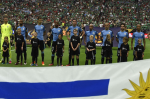 عزف النشيد الوطني الخاطئ يثير الاستياء في الأوروغواي ( فيديو )