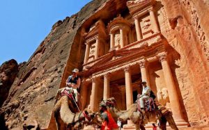الأردن : اكتشاف مسرح أثري يزيد عمره عن 2000 عام في البتراء