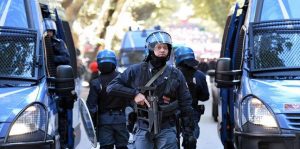 إيطاليا : القبض على أحد زعماء المافيا مختبئاً في قبو سري