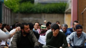 في فرنسا .. مسيحيون يشاركون المسلمين صلاة الجمعة