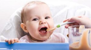 دراسة : لا تطعم طفلك و أنت جائع