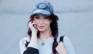 الممثلة السورية دينا هارون تهدد و تتوعد بالمحاكمة