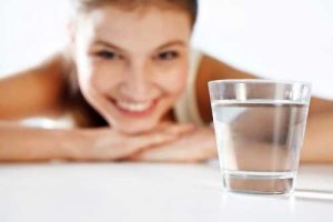 دراسة : قلة الماء في الجسم تؤدي لزيادة الوزن