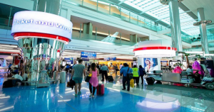 الإمارات : مسافر يثير ضجة في مطار دبي بإخفائه 30 واقياً ذكرياً بأحشائه !