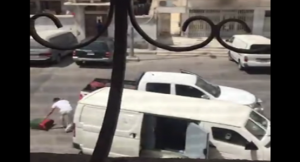 استولوا على ٩ ملايين ريال .. سطو مسلح على سيارة نقل الأموال في السعودية ( فيديو )