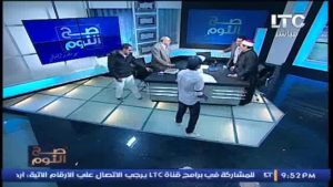 بالفيديو .. محام مصري يضرب مفتي أستراليا بالحذاء على الهواء