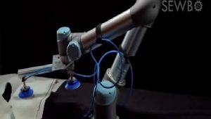 بالفيديو .. ” روبوت ” ثوري يغني عن الخياطين في المستقبل