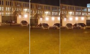 بالفيديو .. شاب يتجول بفتاة في السعودية و هي جالسة على مقدمة سيارته