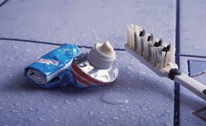 خبراء : معجون الأسنان يحول دون الإصابة بالجلطات