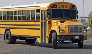 سلطنة عمان : وفاة طفل ترك داخل حافلة مدرسية