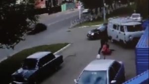 بالفيديو .. لحظة اختطاف طالبة مدرسة بسيارة في جنوب روسيا