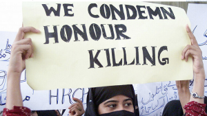 محكمة باكستانية تبرئ رجل قتل ابنته و صديقها ” بداعي الشرف “