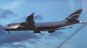 طائرة ركاب بريطانية تفقد توازنها و تهبط اضطرارياً في لندن