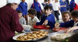 دراسة : اكتساب عادات الأكل السيئة قد يبدأ في رياض الأطفال