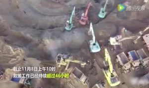 في الصين .. 80 حفارة تتعاون لإنقاذ طفل سقط في بئر ( فيديو )