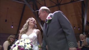 بالفيديو .. فتاة أمريكية تتزوج من رجل تبرع لها بنصف كبده