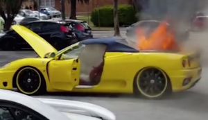 بالفيديو .. أسترالي تحترق سيارته الـ ” فيراري ” و يتعرض للسرقة في وقت واحد