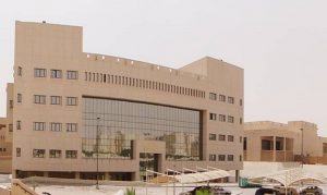 السعودية : اعتداء طلاب بالرصاص على سيارة أستاذ جامعي في وادي الدواسر