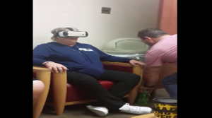 بالفيديو .. رد فعل سيدة ترتدي نظارات الواقع الافتراضي للمرة الأولى