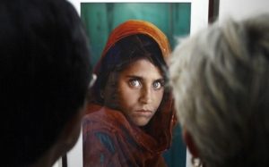 باكستان : ترحيل ” موناليزا أفغانستان ” بعد سجنها 15 يوماً