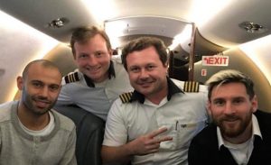 ميسي و لاعبو الأرجنتين استقلوا الطائرة التي سقطت في كولومبيا قبل أسابيع !