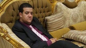 مصر : ” كلب ” يتسبب بالقبض على قاض مصري و بحيازته 69 كيلو حشيش