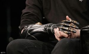 علماء يطورون يداً روبوتية لمرضى شلل الأطراف