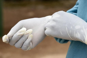 الصحة العالمية تتوصل إلى أول لقاح فعال 100% ضد فيروس ” إيبولا “