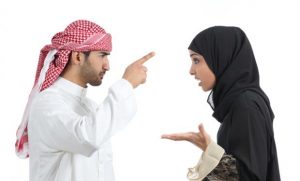السعودية : “ قبلة ” تتسبب في طلاق والدة عروس بالرياض