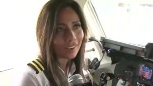 مساعدة طيار الكولومبية .. ” موديل ” ماتت في أول رحلة عمل ! ( فيديو )