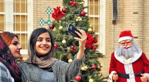 إيران تمنع إعلانات أعياد الميلاد و رأس السنة