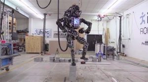 ” أطلس ” .. روبوت ” غوغل ” الذي يتقن المشي على أرض وعرة