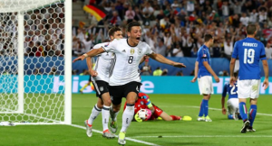 مسعود أوزيل أفضل لاعب ألماني للعام الثاني على التوالي