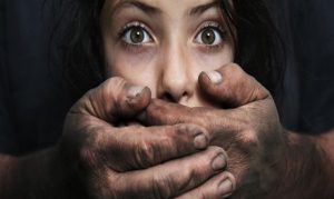 في مصر .. شاب ينقذ ابنة شقيقته من الاغتصاب ثم يغتصبها !