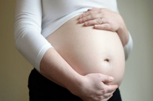 دراسة : زيادة وزن المرأة الحامل لا يجعل أطفالها أكثر عرضة للموت المبكر عند البلوغ