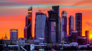 بسبب الـ ” سيلفي ” .. مراهق روسي يسقط من أطول برج في أوروبا