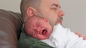 دراسة : الآباء أيضاً لا يسلمون من الاكتئاب أثناء الحمل و بعده
