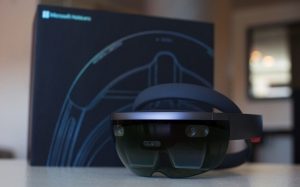 ” مايكروسوفت ” تقدم نسخة جديدة من نظارات الواقع الافتراضي