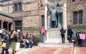 أمريكا : كنيسة في بوسطن ترفع الأذان احتجاجاً على سياسة ترامب