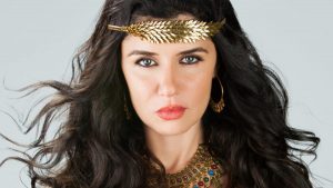 نجاة الممثلة المصرية غادة عادل من حريق التهم مسرح برنامجها الجديد