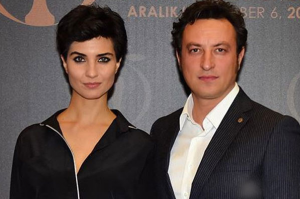 إنفصال الممثلة التركية توبا بيوكستون عن زوجها أنور صايلاك