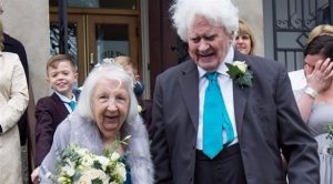 ألمانيا : علاقة حب بين مشرد و مسنة تنتهي بالزواج بعد أربعين عاماً