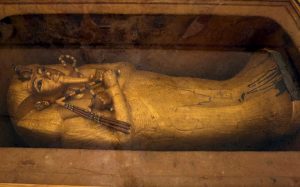 اكتشاف القرن .. مقبرة ” توت عنخ آمون ” تظهر أسراراً غامضة