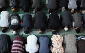 دراسة : صلاة المسلمين تقي من آلام أسفل الظهر