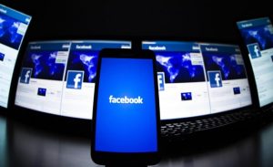 ” فيس بوك ” يلجأ للذكاء الاصطناعي للتصدي للانتحار