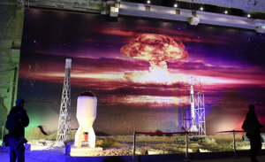 سياح يتدفقون إلى موقع صيني حفره ” ماو تسي تونغ ” لصنع قنبلة نووية ( فيديو )