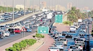 الكويت : دعوى قضائية لمنع الوافدين من قيادة السيارات للقضاء على الازدحام المروري