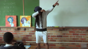 بالفيديو .. معلم أفريقي يستخدم الـ ” هيب هوب ” لشرح الدروس لطلابه